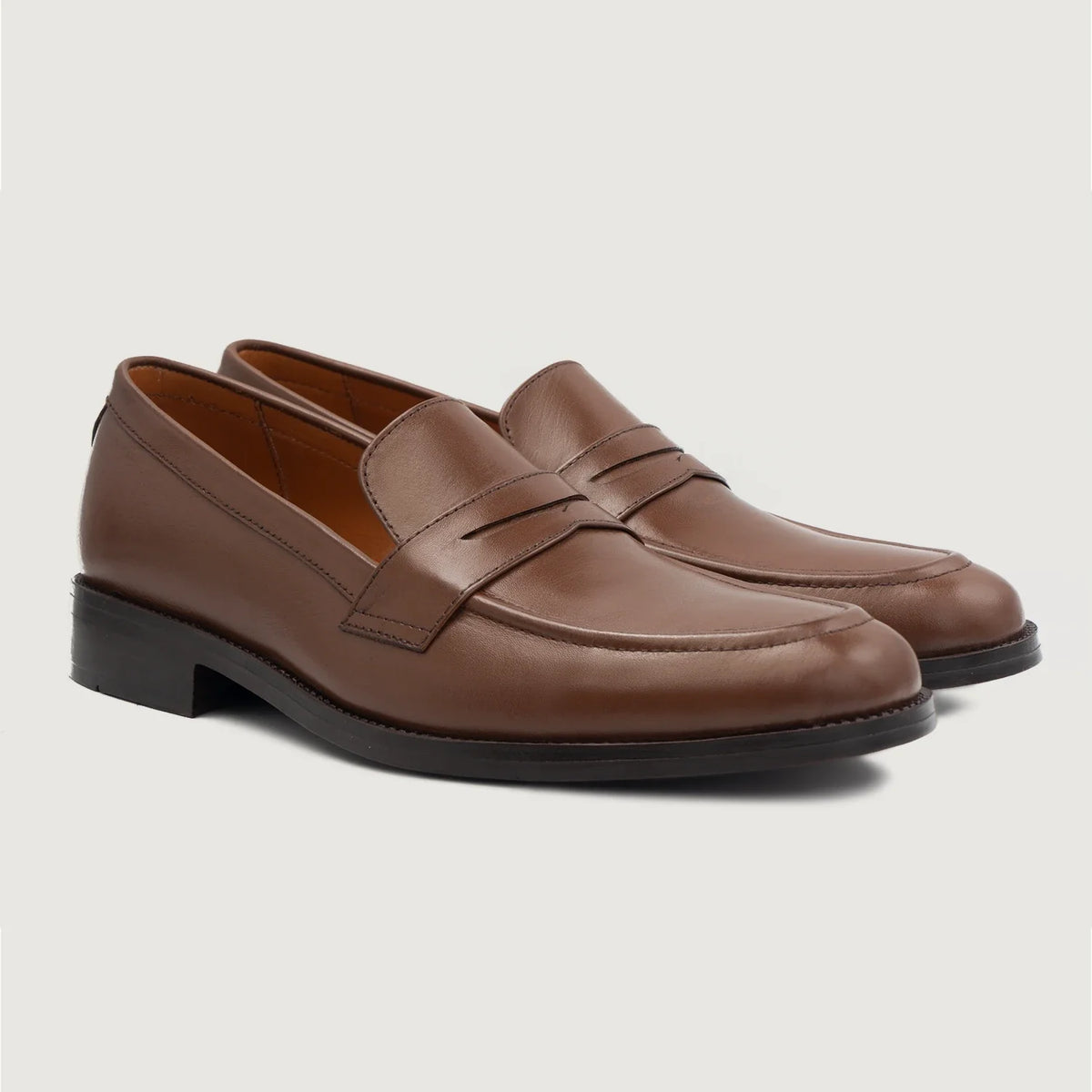 Baxton 브라운 가죽 로퍼 남성용 in Brown Full-Grain Leather - 측면 프로필 뷰 | 공식 온라인 스토어 구매