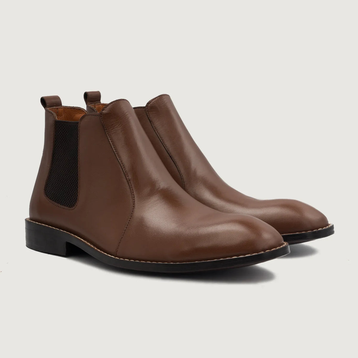 Clarkson Chelsea 브라운 가죽 부츠 남성용 For Men in Brown Full-Grain Leather - 측면 프로필 뷰 | 공식 온라인 스토어 구매