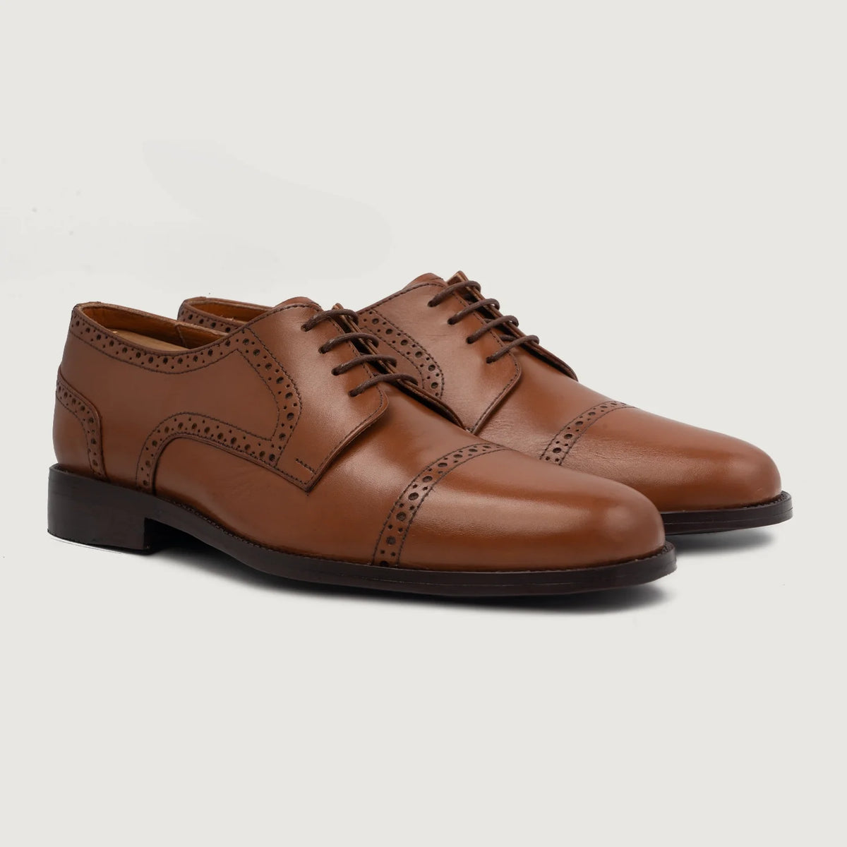 Dirk Brogues Derby 탄 가죽 구두 남성용 For Men in Tan Full-Grain Leather - 측면 프로필 뷰 | 공식 온라인 스토어 구매