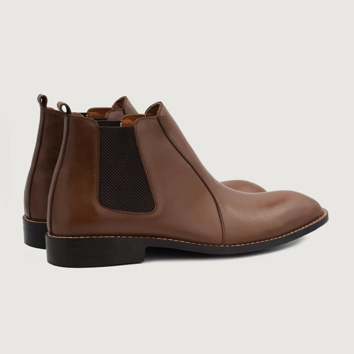 Clarkson Chelsea 브라운 가죽 부츠 남성용 For Men - 보강된 힐 카운터 및 정밀 2열 스티치 디테일