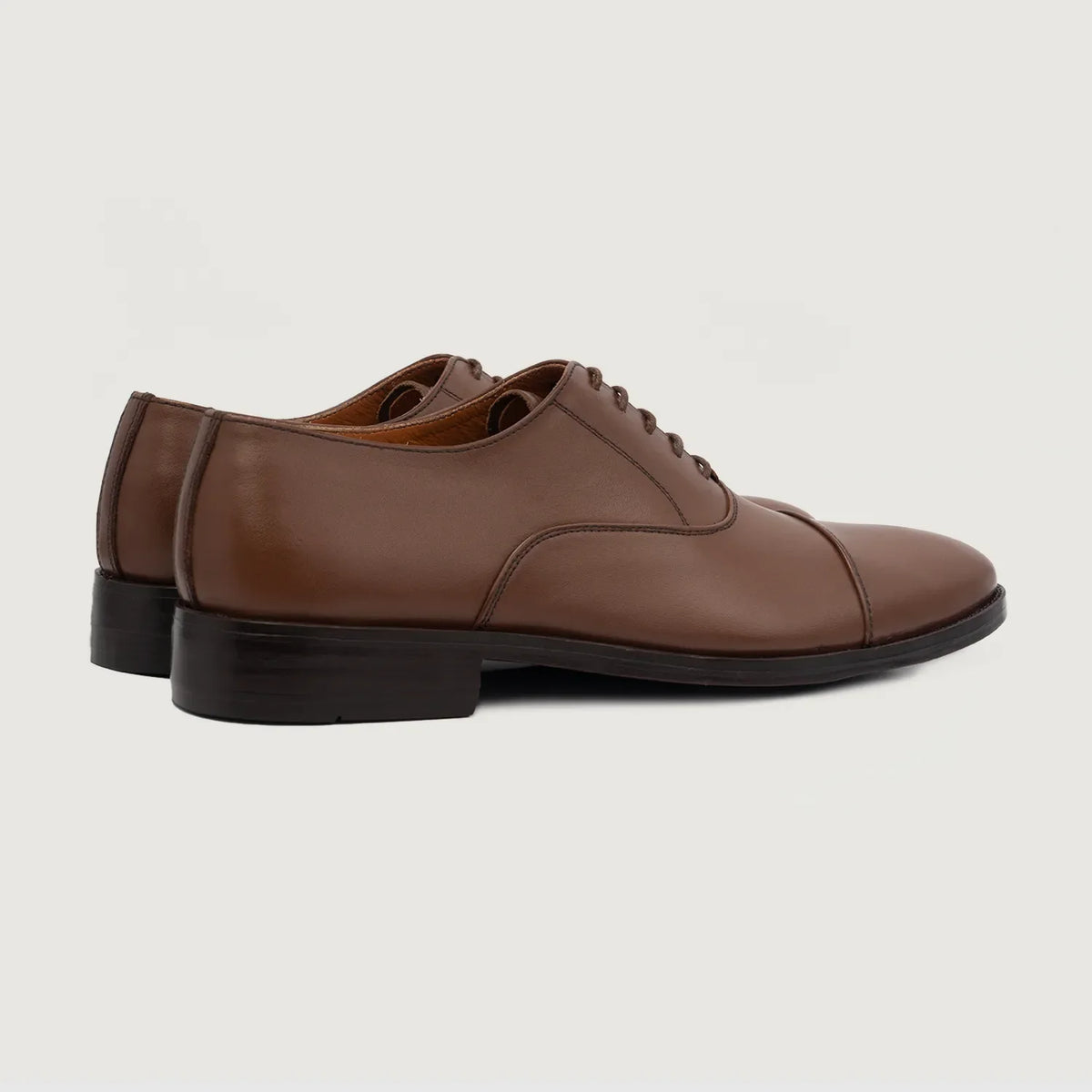 High-Traction Rubber Outsole & Lug Tread Pattern on Professor Oxford 브라운 가죽 구두 남성용 For Men