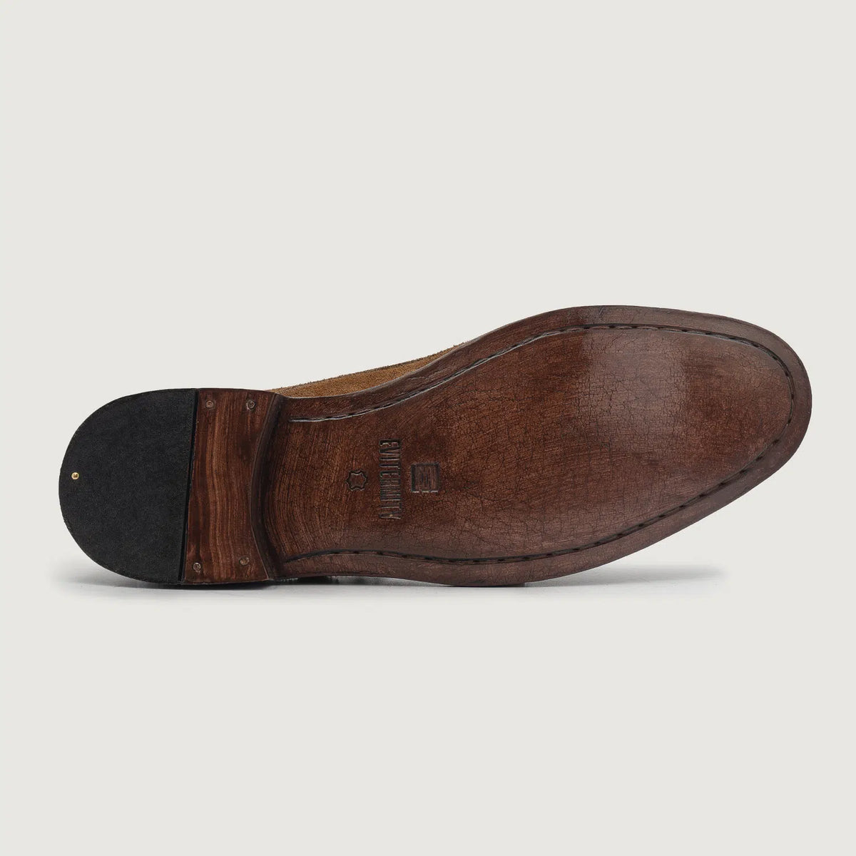 High-Traction Rubber Outsole & Lug Tread Pattern on Boston 가죽 구두 브라운 Suede 가죽 구두 For Men