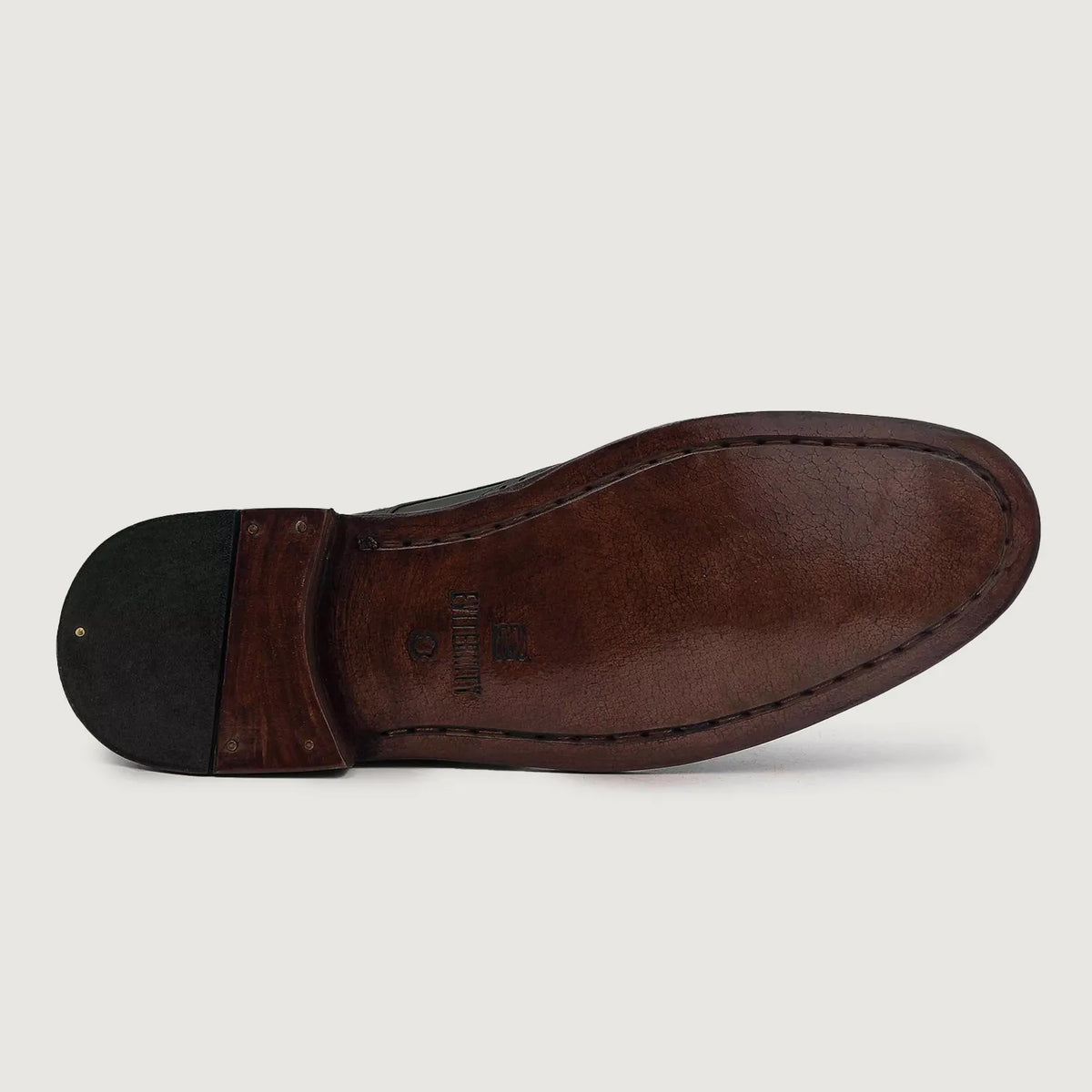 클로즈업 상세 of Classic Collar & Heavy-Duty Zipper Hardware on Duster Brogues Derby 블랙 가죽 부츠 남성용 For Men