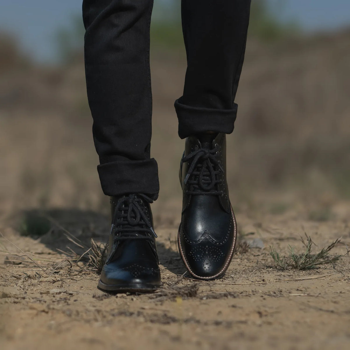 Tailored Rib Cuffs & Hem Craftsmanship Construction Detail on Duster Brogues Derby 블랙 가죽 부츠 남성용 For Men