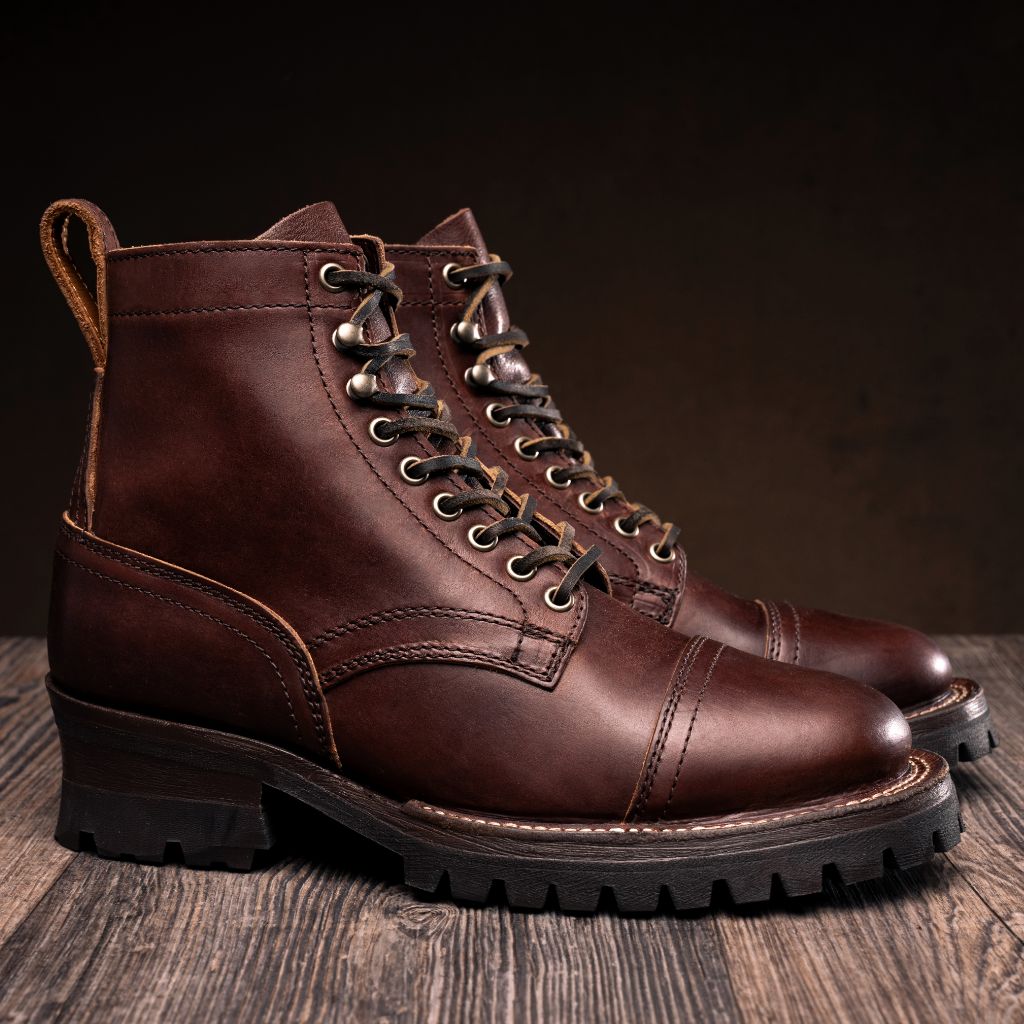 Challenger Whiskey 가죽 부츠 남성용 in Classic Full-Grain Leather - 측면 프로필 뷰 | 공식 온라인 스토어 구매