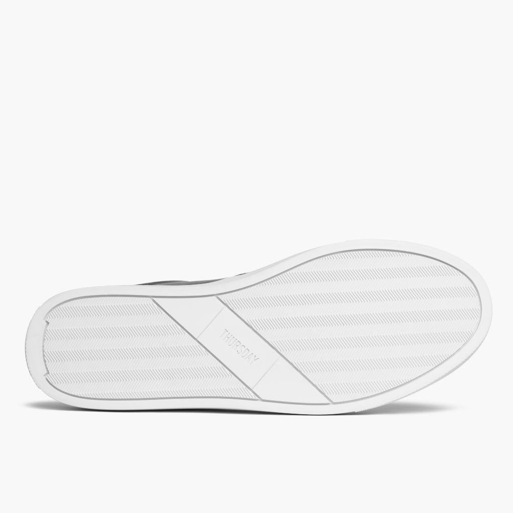 High-Traction Rubber Outsole & Lug Tread Pattern on Court 블랙 가죽 스니커즈 남성용
