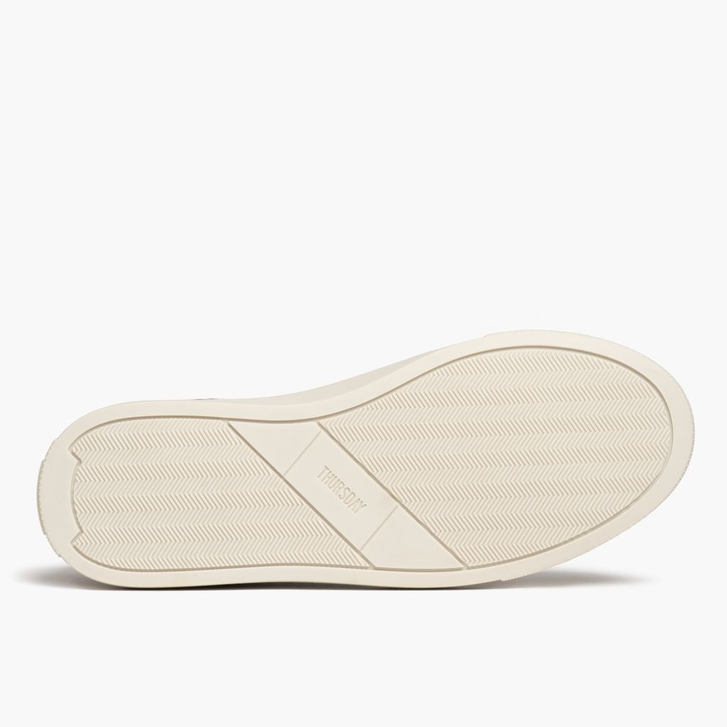 High-Traction Rubber Outsole & Lug Tread Pattern on Court Toffee x Off-White 가죽 스니커즈 남성용