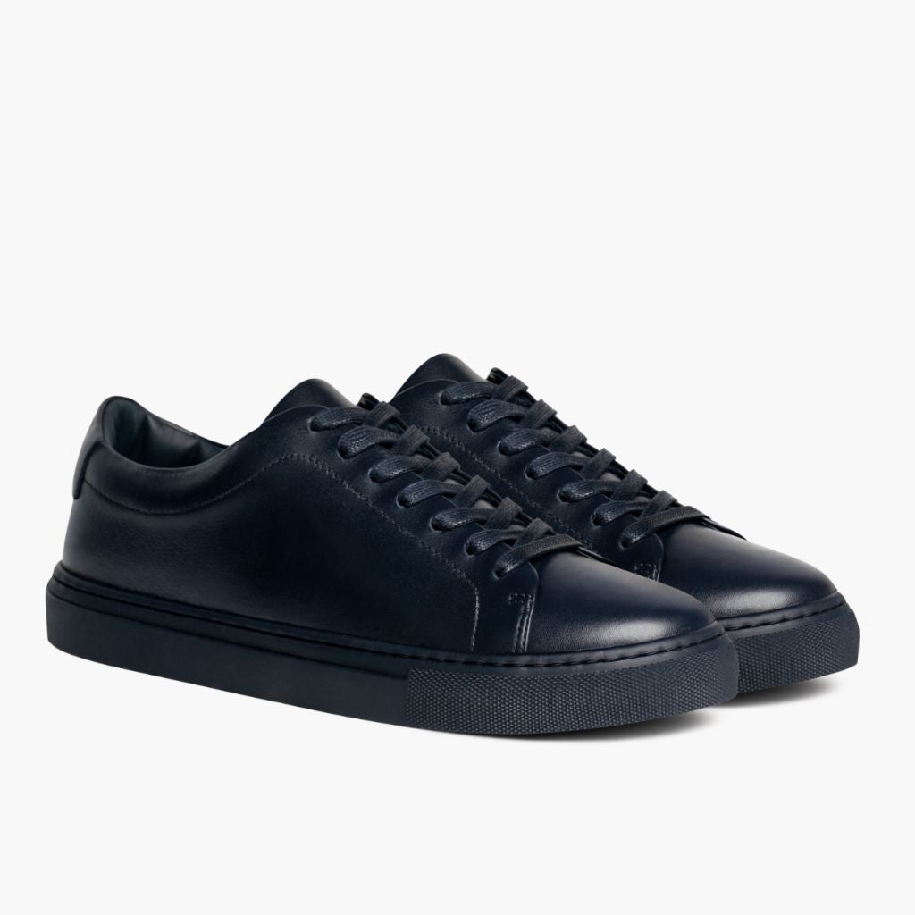 Encore Navy Leather Sneakers in Navy Full-Grain Leather - 측면 프로필 뷰 | 공식 온라인 스토어 구매