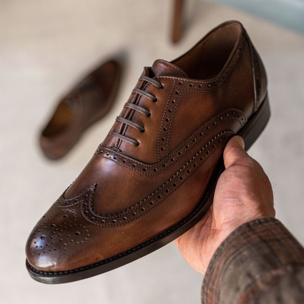 Tailored Rib Cuffs & Hem Craftsmanship Construction Detail on Aviator Cinnamon 가죽 구두 남성용