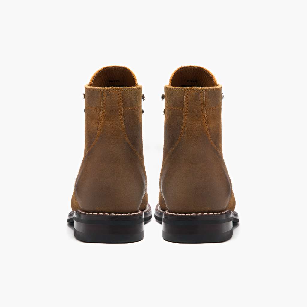 High-Traction Rubber Outsole & Lug Tread Pattern on Captain Safari 가죽 부츠 남성용