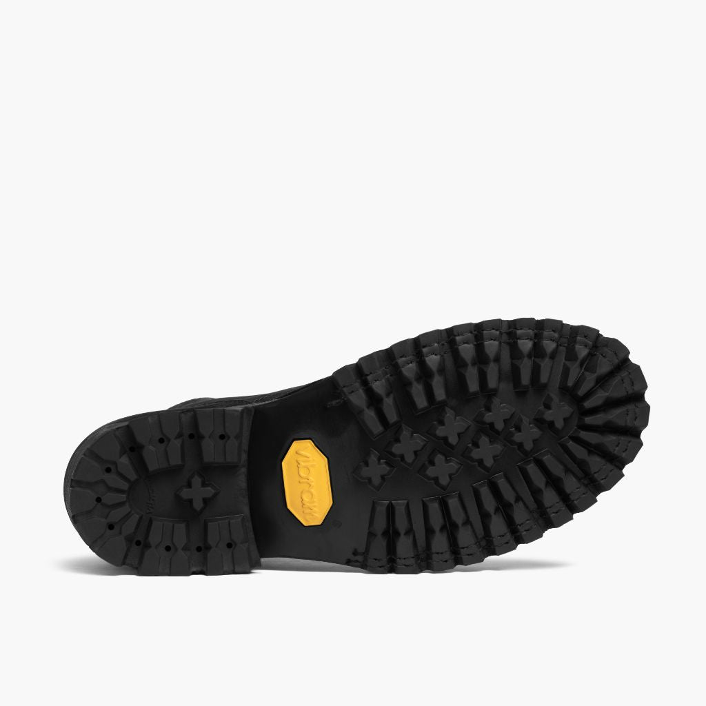 High-Traction Rubber Outsole & Lug Tread Pattern on Challenger 블랙 Matte 가죽 부츠 남성용
