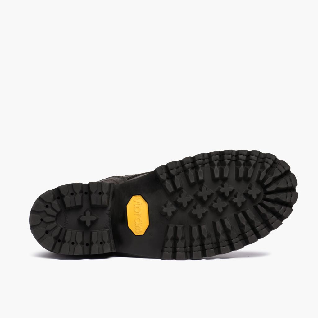 High-Traction Rubber Outsole & Lug Tread Pattern on Challenger Canyon 가죽 부츠 남성용