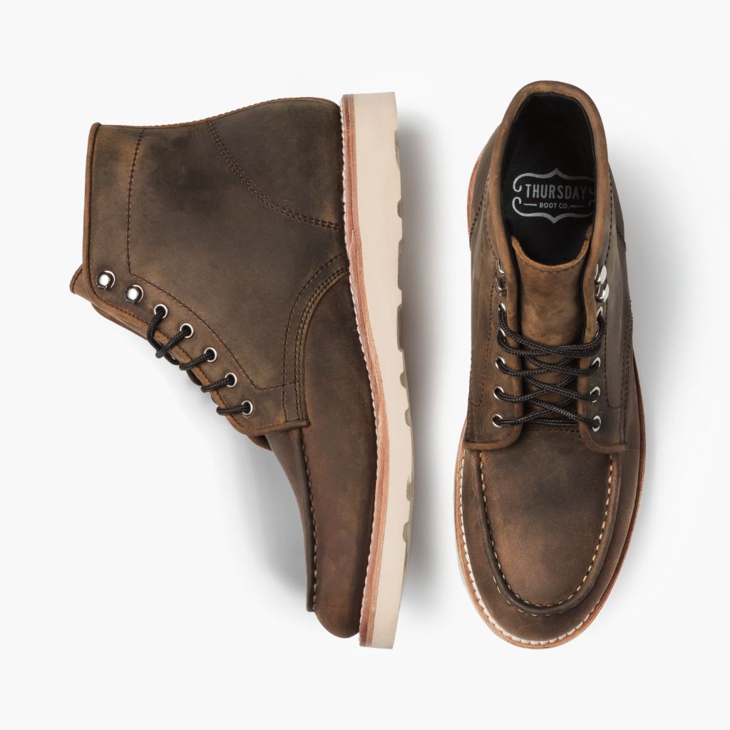 High-Traction Rubber Outsole & Lug Tread Pattern on Diplomat Burnt Copper 가죽 부츠 남성용