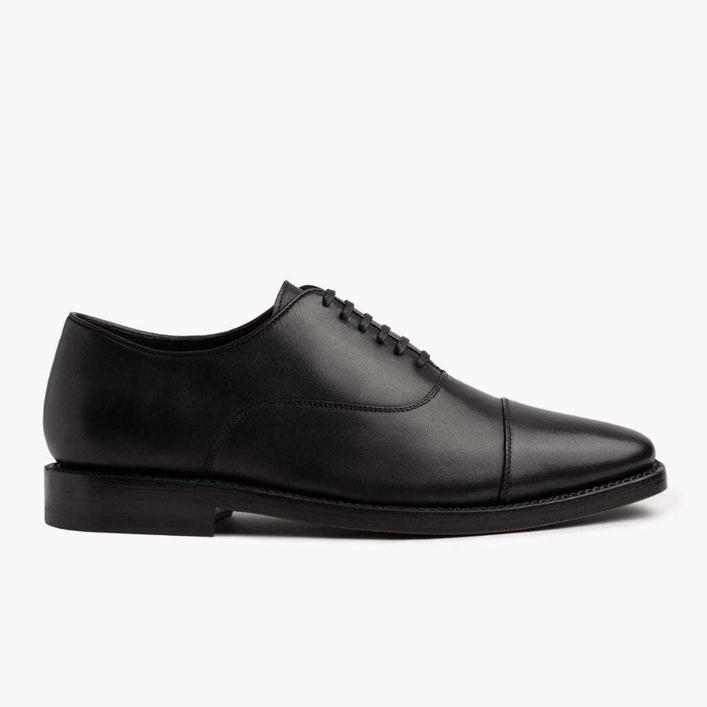 Black Full-Grain leather Sneakers - 굿이어 웰트 공법 및 앞코 토박스 디테일