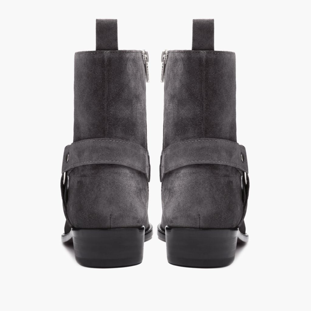 High-Traction Rubber Outsole & Lug Tread Pattern on Harness Grey Suede 가죽 부츠 남성용