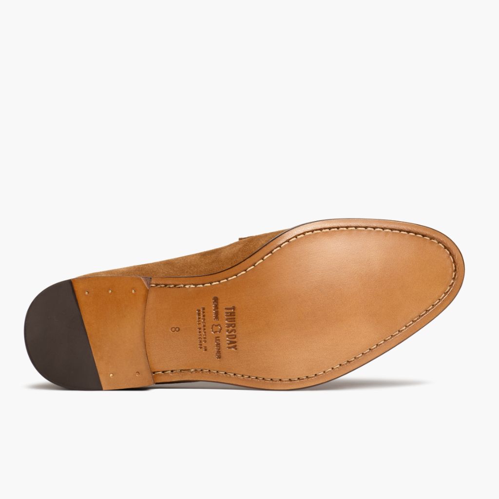High-Traction Rubber Outsole & Lug Tread Pattern on Lincoln Cider 가죽 로퍼 남성용
