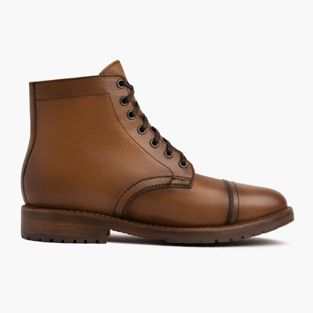 High-Traction Rubber Outsole & Lug Tread Pattern on Major Cuero 가죽 부츠 남성용