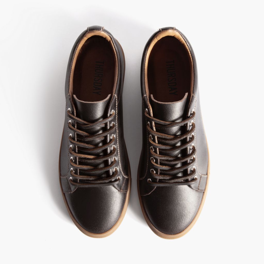 Premier Low Top Cacao 가죽 스니커즈 남성용 For Men - 보강된 힐 카운터 및 정밀 2열 스티치 디테일
