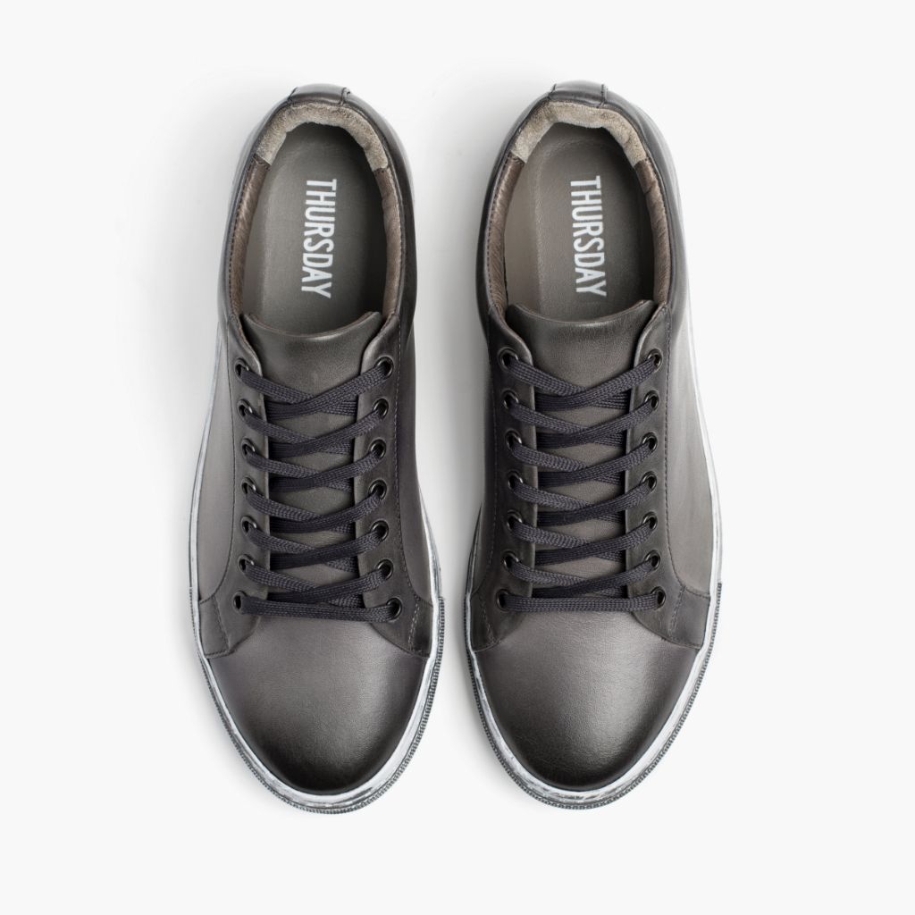 Premier Low Top Distressed Grey 가죽 스니커즈 남성용 For Men - 보강된 힐 카운터 및 정밀 2열 스티치 디테일