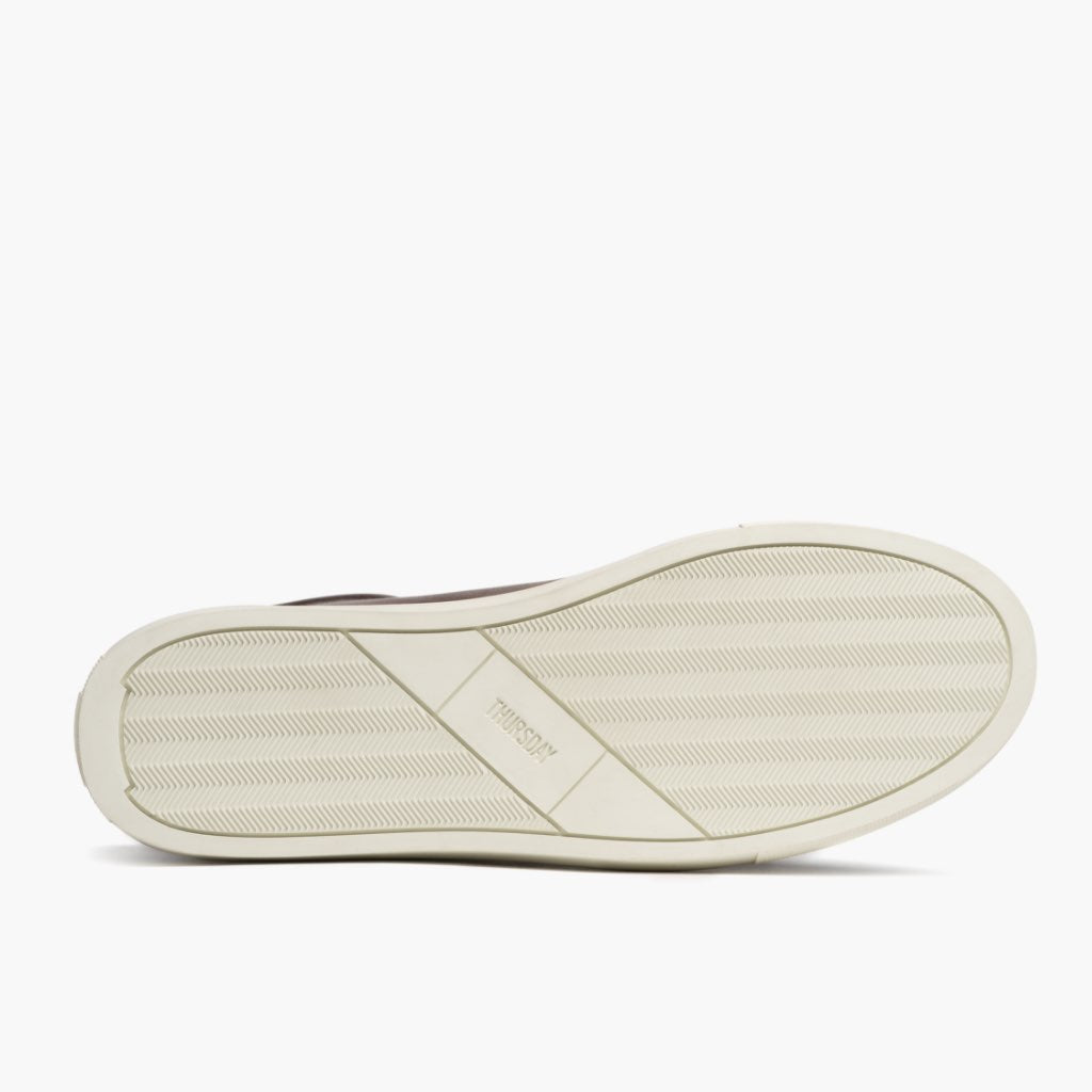 High-Traction Rubber Outsole & Lug Tread Pattern on Premier Low Top Coffee 가죽 스니커즈 남성용 For Men