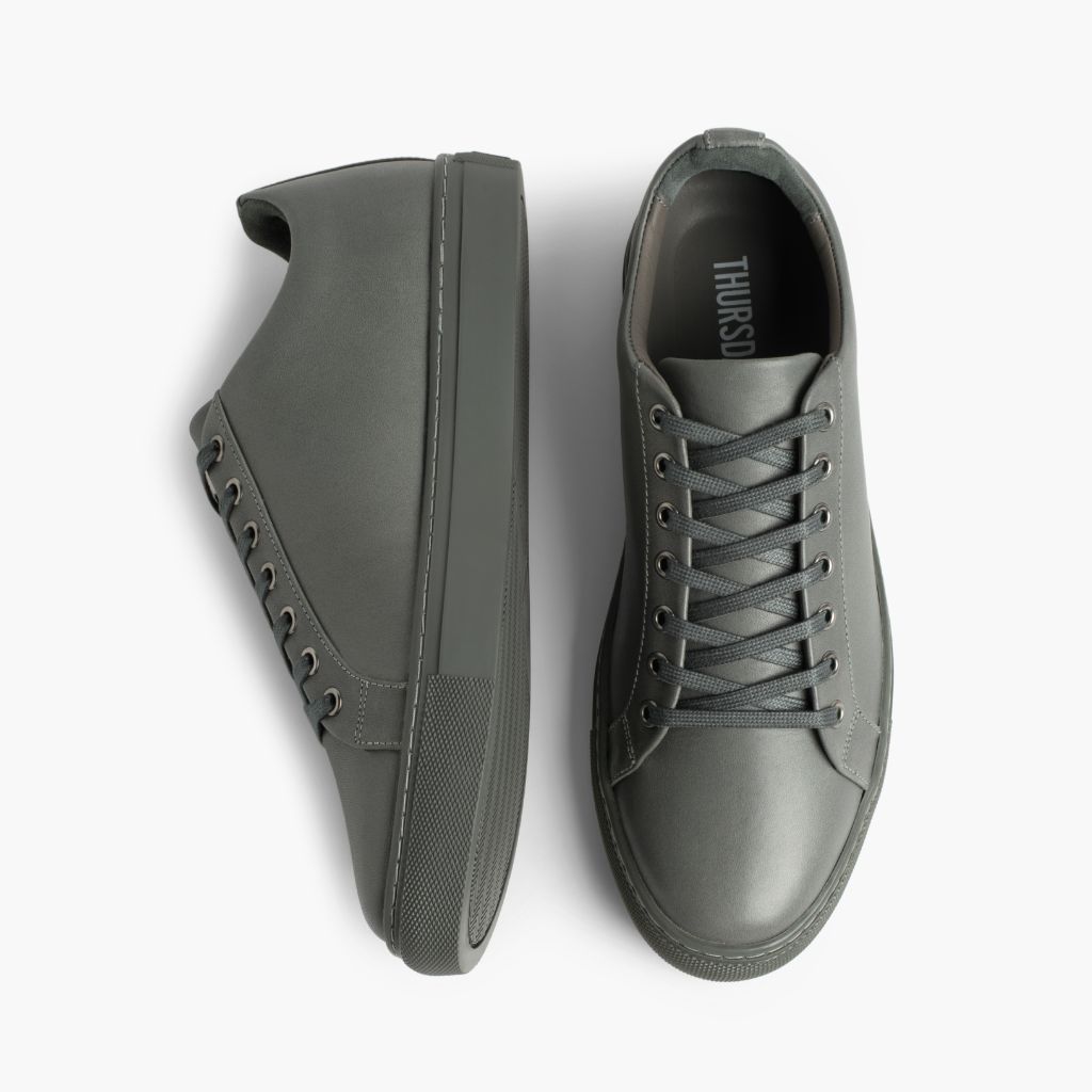 Premier Low Top Grey 가죽 스니커즈 남성용 For Men - 보강된 힐 카운터 및 정밀 2열 스티치 디테일