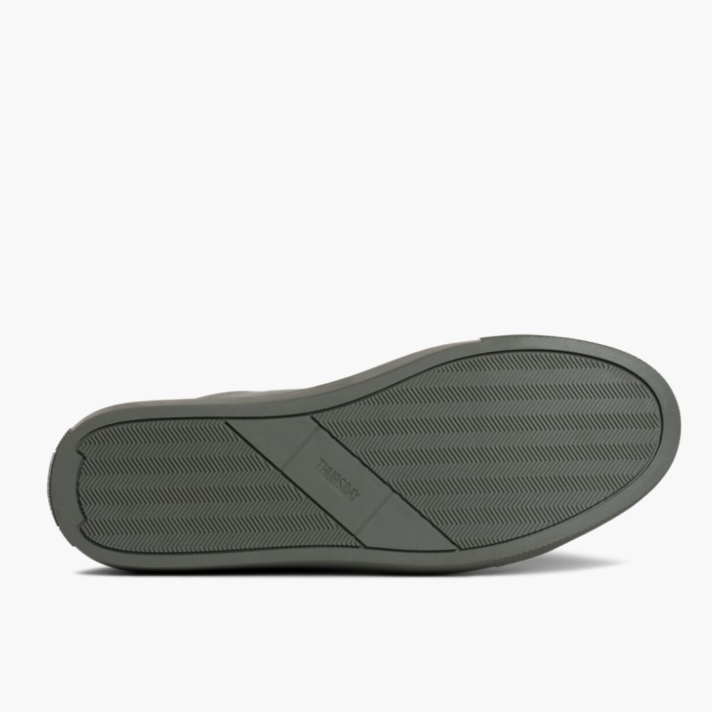 High-Traction Rubber Outsole & Lug Tread Pattern on Premier Low Top Grey 가죽 스니커즈 남성용 For Men