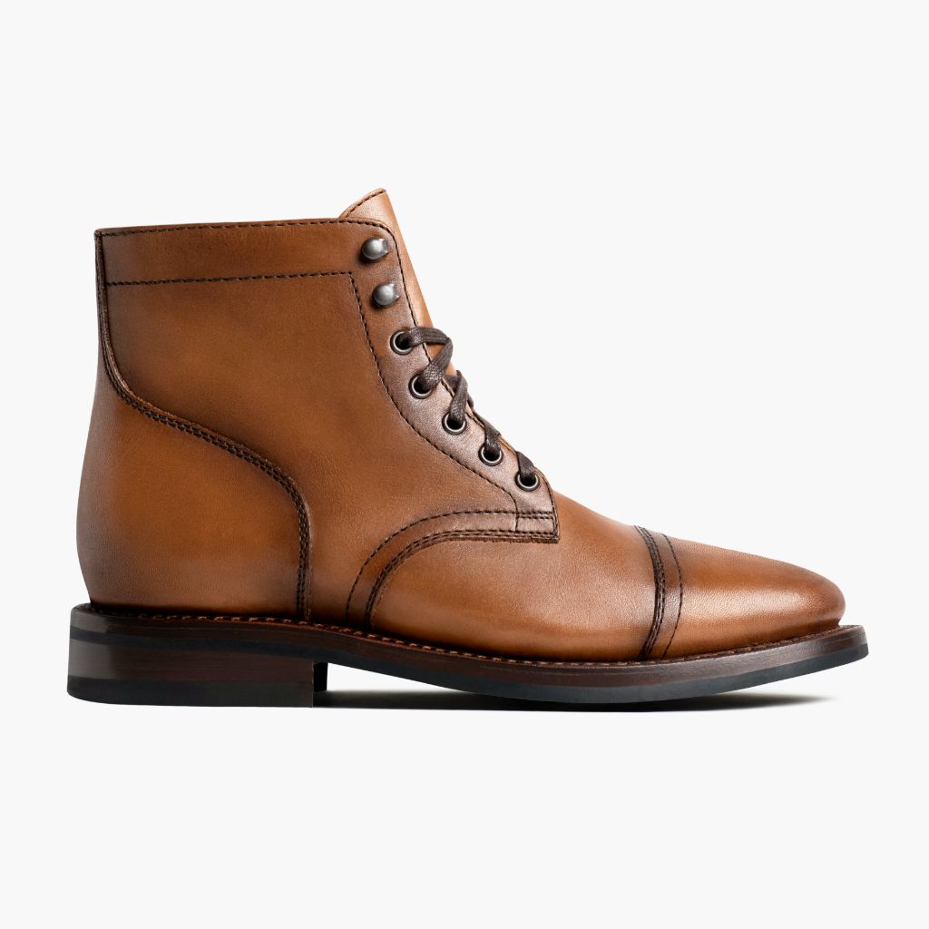 Classic Full-Grain leather Boots - 굿이어 웰트 공법 및 앞코 토박스 디테일