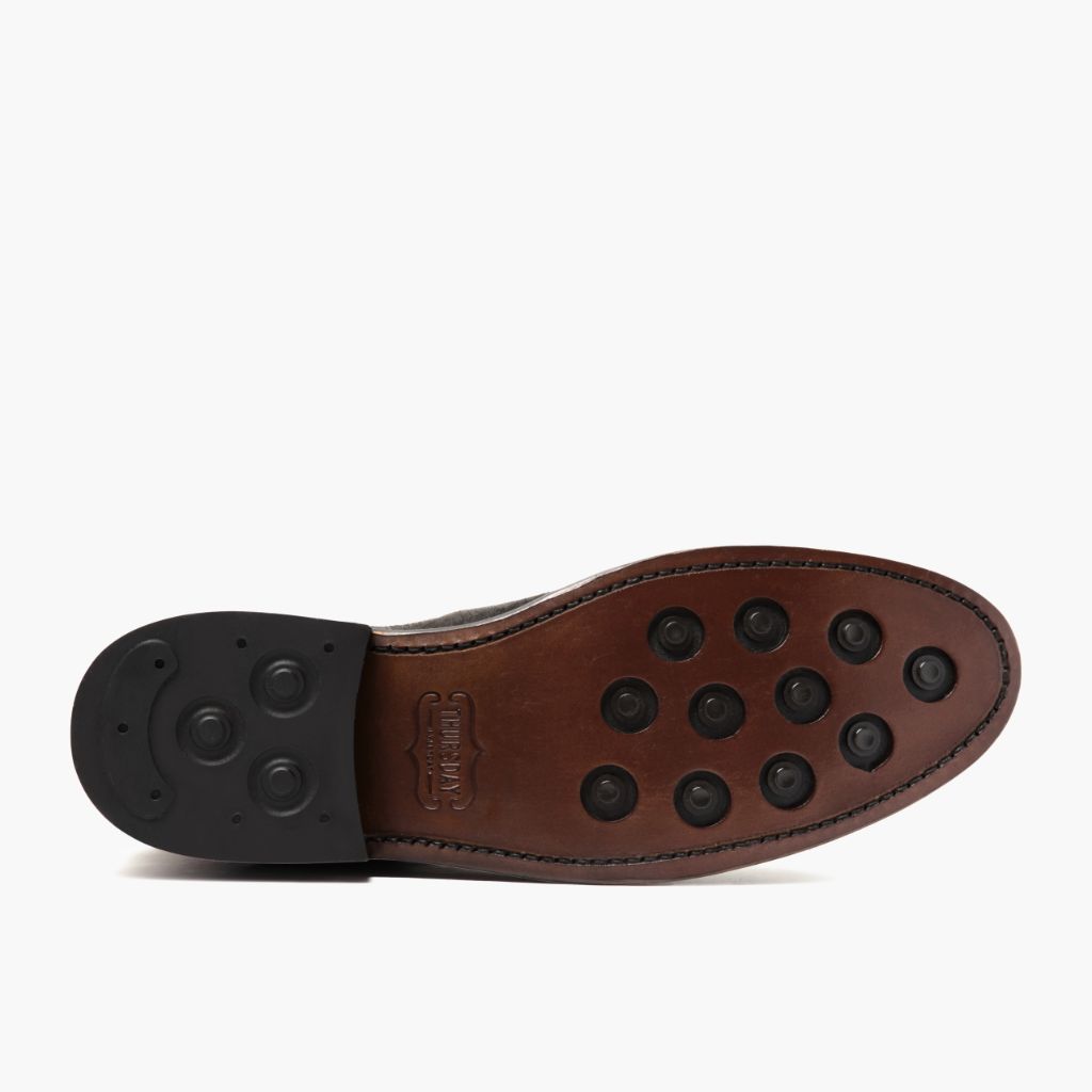 High-Traction Rubber Outsole & Lug Tread Pattern on Cavalier Shadow Grey 가죽 부츠 남성용