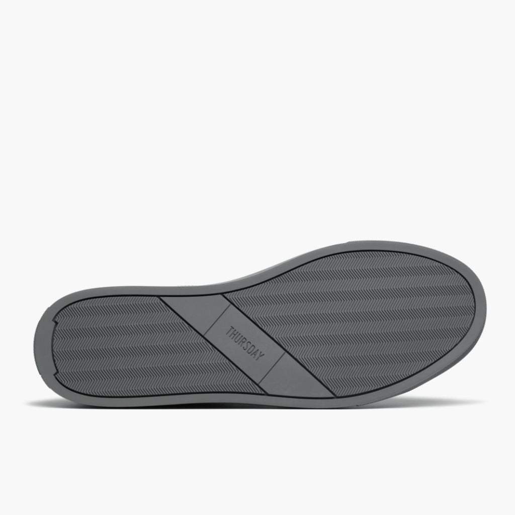High-Traction Rubber Outsole & Lug Tread Pattern on Encore Steel Grey 가죽 스니커즈 남성용