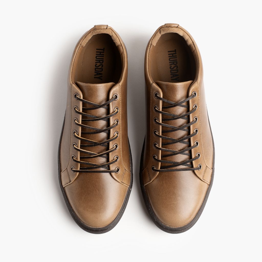 Premier Low Top Natural 가죽 스니커즈 남성용 For Men - 보강된 힐 카운터 및 정밀 2열 스티치 디테일
