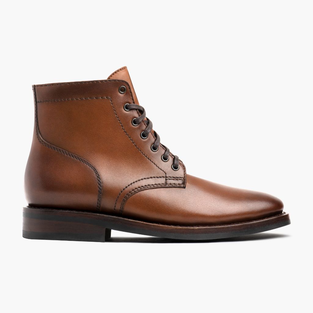 Classic Full-Grain leather Boots - 굿이어 웰트 공법 및 앞코 토박스 디테일