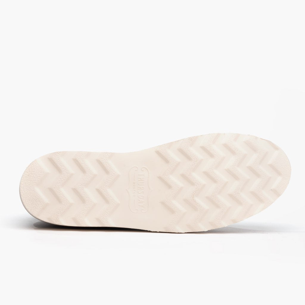 High-Traction Rubber Outsole & Lug Tread Pattern on Diplomat 블랙 가죽 부츠 여성용