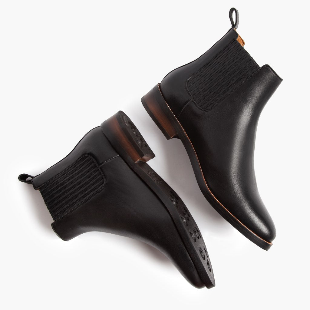 High-Traction Rubber Outsole & Lug Tread Pattern on Dreamer 블랙 가죽 부츠 여성용