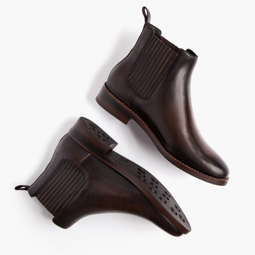 High-Traction Rubber Outsole & Lug Tread Pattern on Dreamer 블랙 Coffee 가죽 부츠 여성용