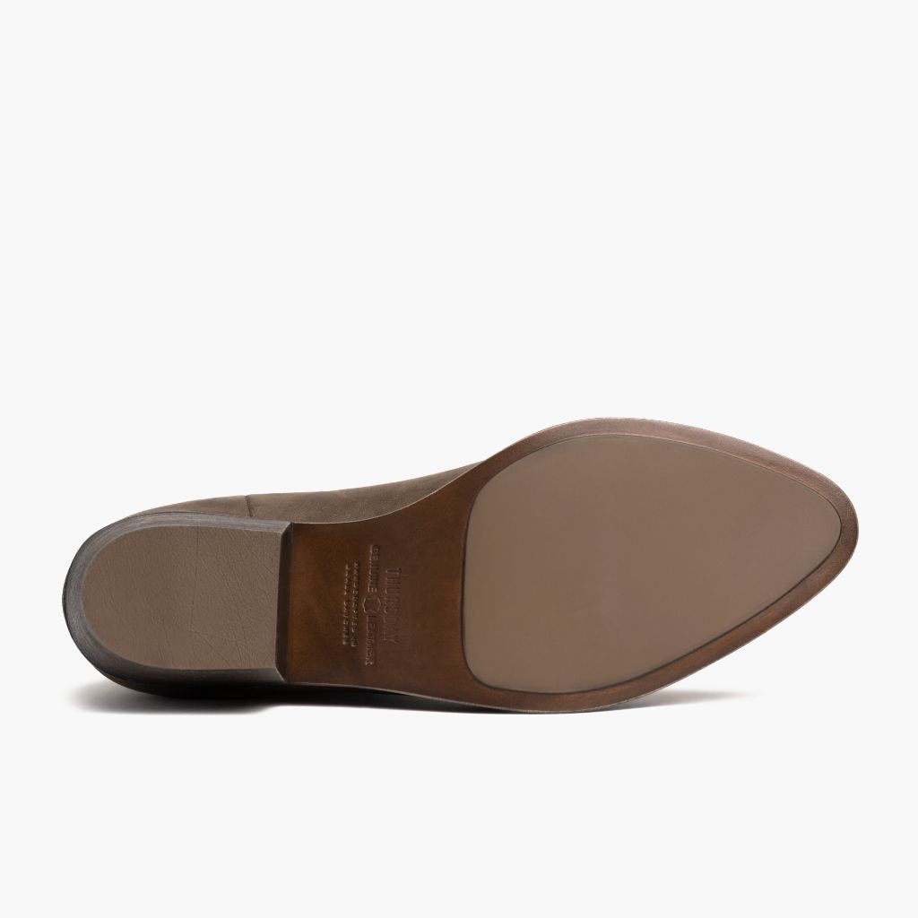 High-Traction Rubber Outsole & Lug Tread Pattern on Dreamer Bootie Tobacco 가죽 부츠 여성용