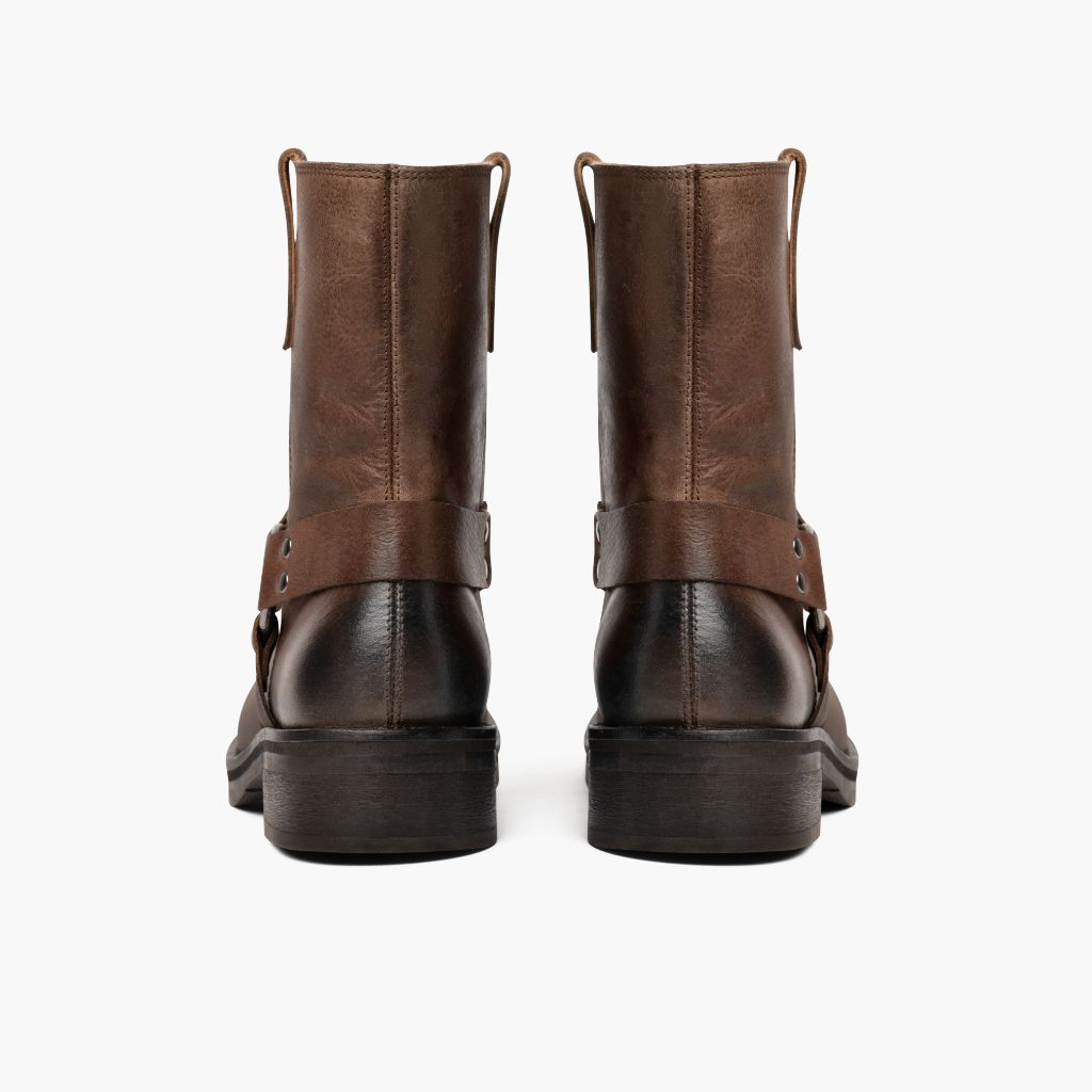High-Traction Rubber Outsole & Lug Tread Pattern on Outlaw Light Tobacco 가죽 부츠 여성용