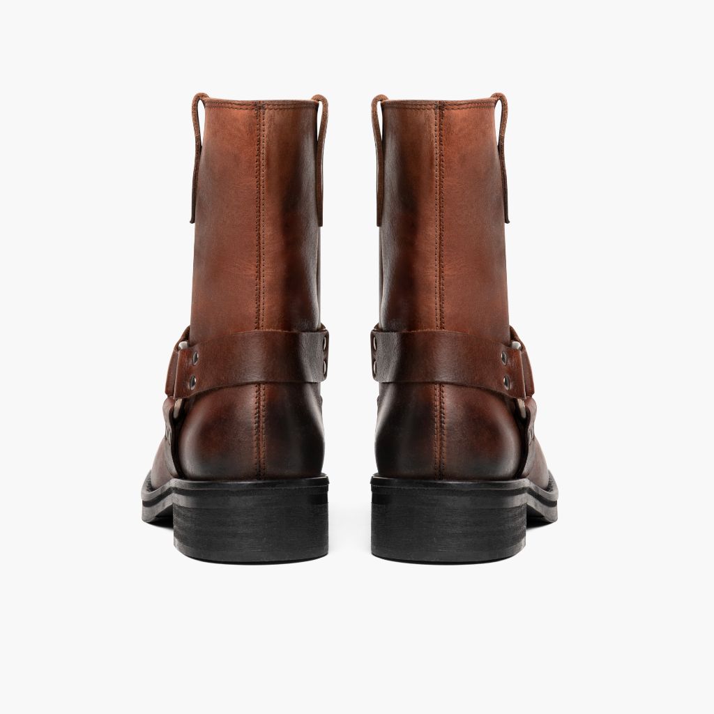 High-Traction Rubber Outsole & Lug Tread Pattern on Outlaw Rust 브라운 가죽 부츠 여성용