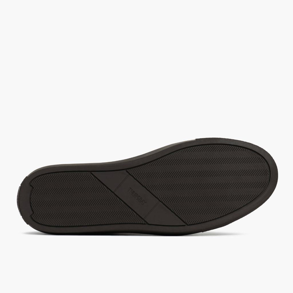 High-Traction Rubber Outsole & Lug Tread Pattern on Premier Low Top Tobacco 가죽 스니커즈 여성용