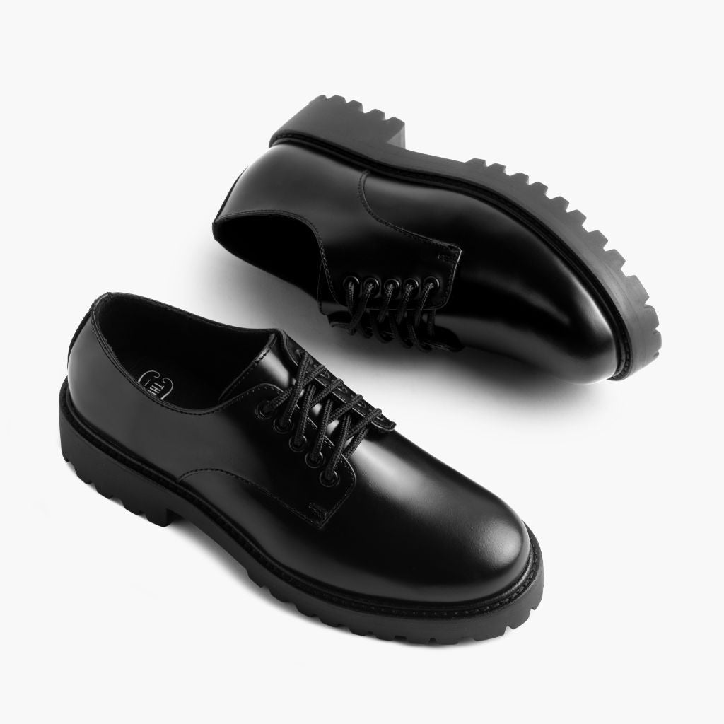 High-Traction Rubber Outsole & Lug Tread Pattern on Renegade 블랙 가죽 스니커즈 여성용