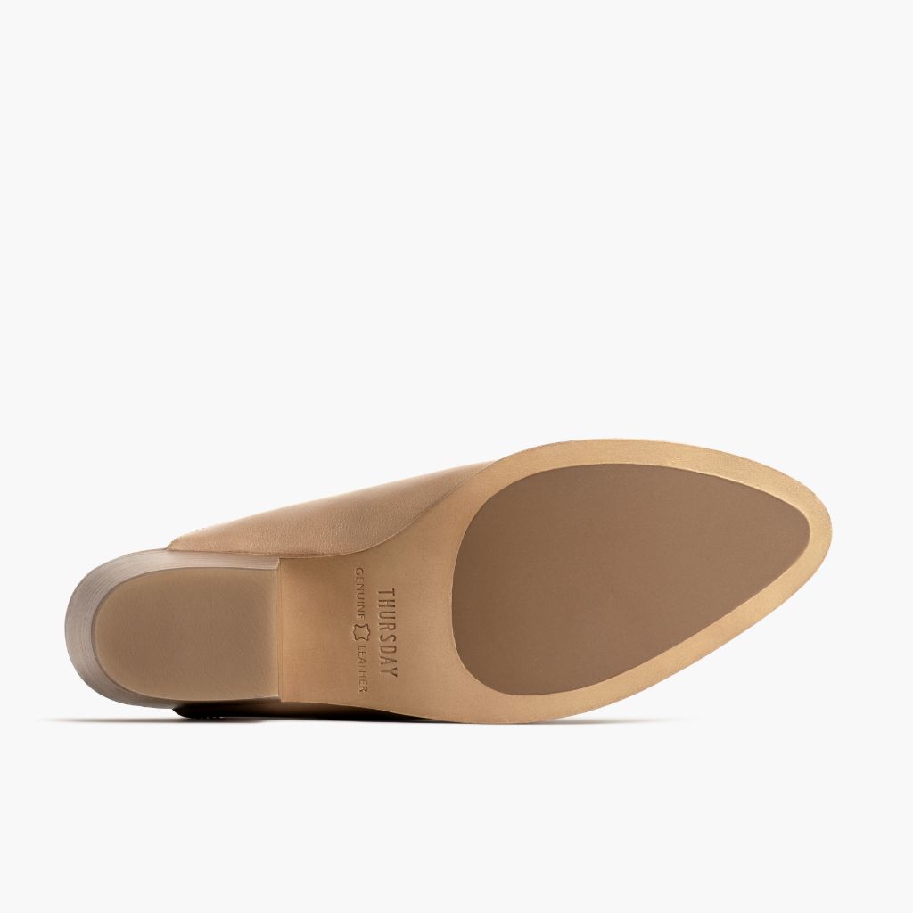 High-Traction Rubber Outsole & Lug Tread Pattern on Breeze Milk Coffee 가죽 부츠 여성용
