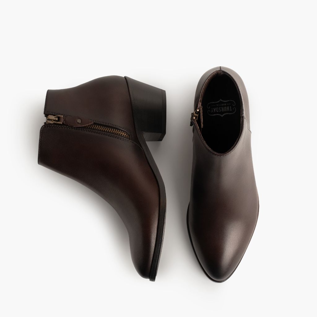 High-Traction Rubber Outsole & Lug Tread Pattern on Downtown Old English 가죽 부츠 여성용