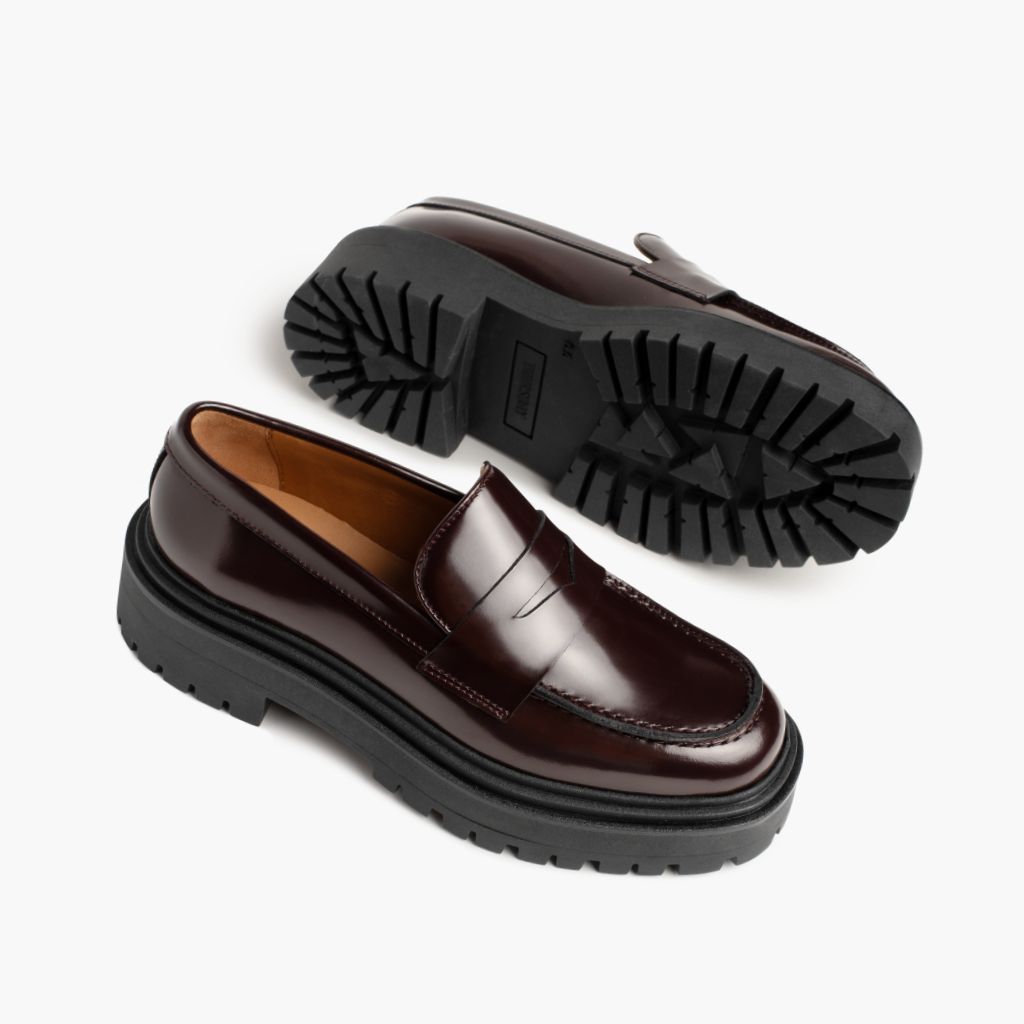 High-Traction Rubber Outsole & Lug Tread Pattern on Penny Platform 버건디 가죽 부츠 여성용