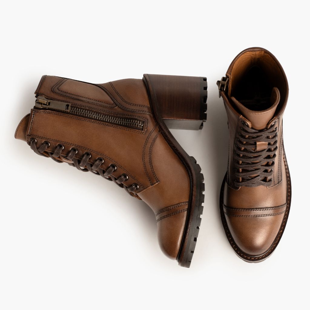High-Traction Rubber Outsole & Lug Tread Pattern on Rebel Amber Wheat 가죽 부츠 여성용
