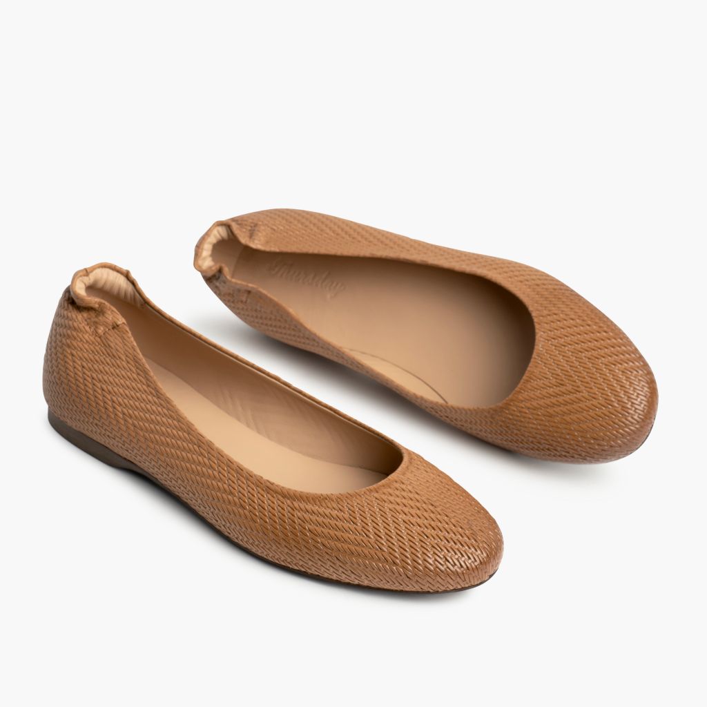 High-Traction Rubber Outsole & Lug Tread Pattern on Scrunch 탄 Embossed 가죽 부츠 여성용