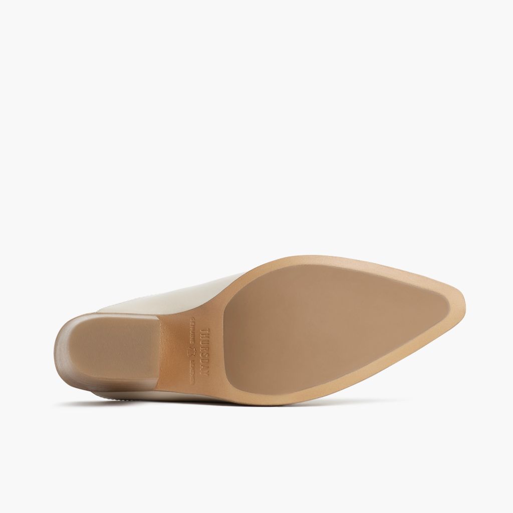 High-Traction Rubber Outsole & Lug Tread Pattern on Summer Ivory 가죽 부츠 여성용