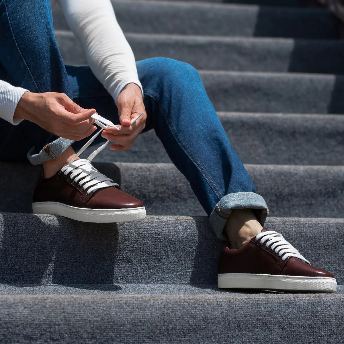 High-Traction Rubber Outsole & Lug Tread Pattern on Murphy Low Top 마룬 가죽 스니커즈 남성용