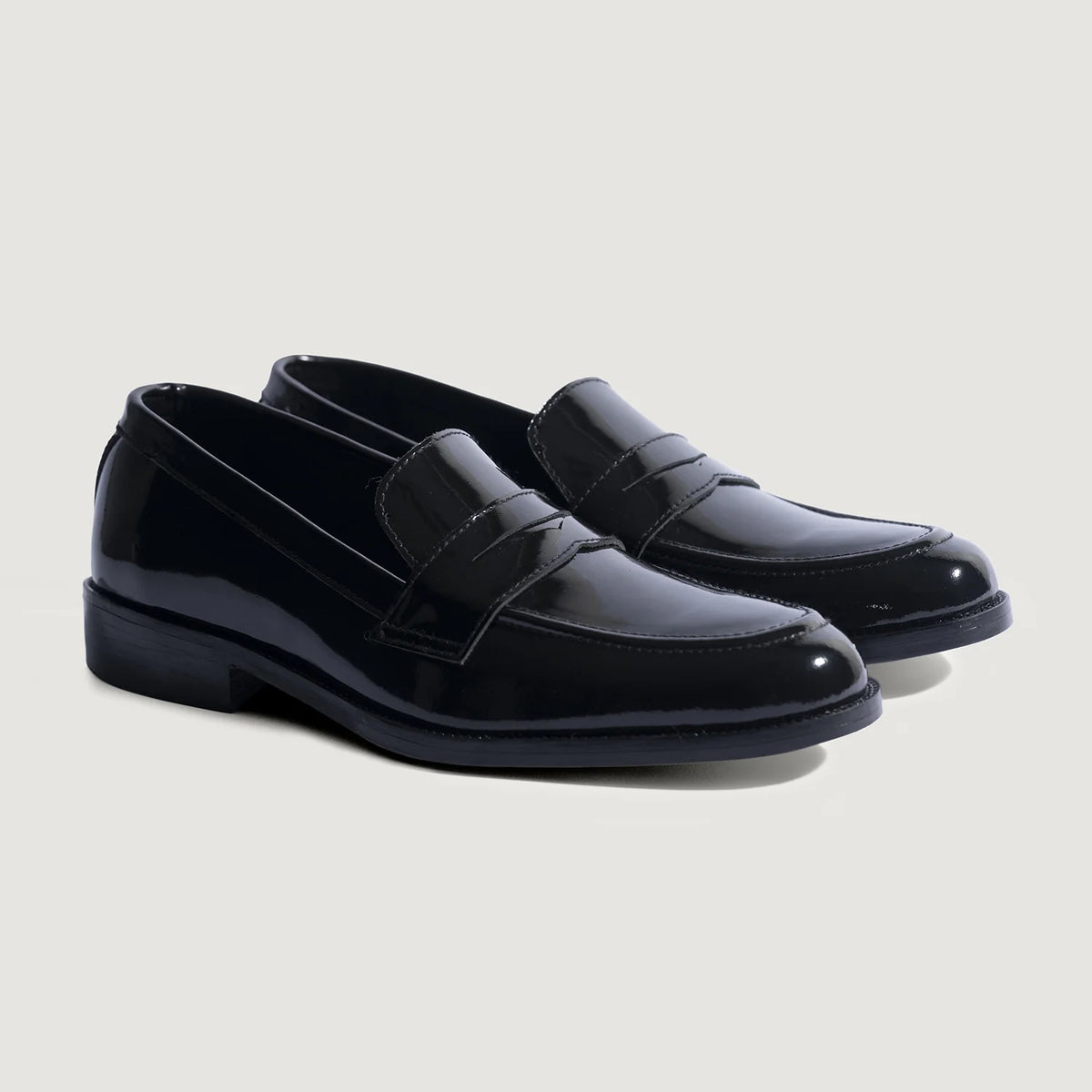 Baxton 블랙 Patent 가죽 로퍼 남성용 For Men in Patent Black Full-Grain Leather - 측면 프로필 뷰 | 공식 온라인 스토어 구매