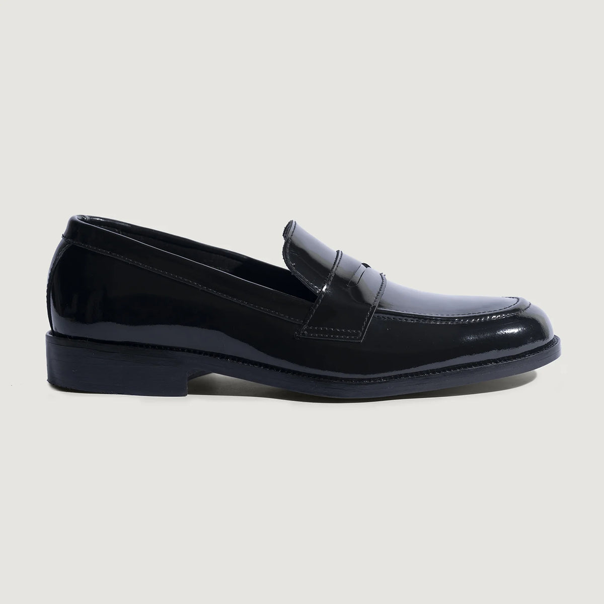 Patent Black Full-Grain leather Loafers - 굿이어 웰트 공법 및 앞코 토박스 디테일