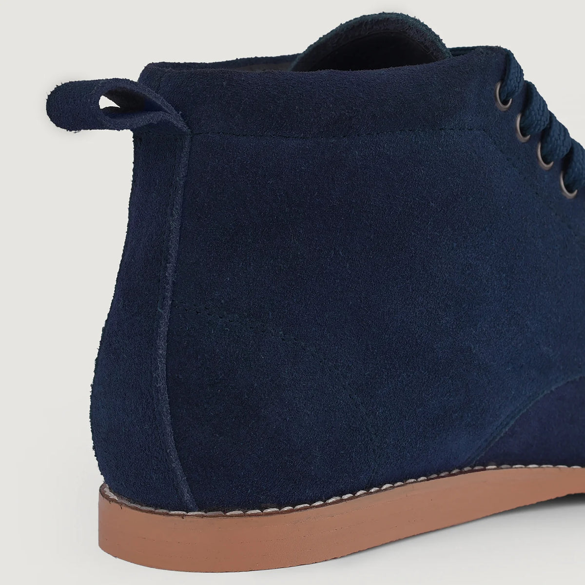 High-Traction Rubber Outsole & Lug Tread Pattern on Bearman 가죽 부츠 남성용