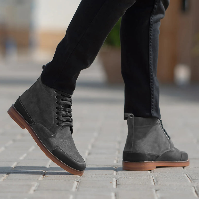 Carnell Moc Toe Grey Suede Boots 남성용